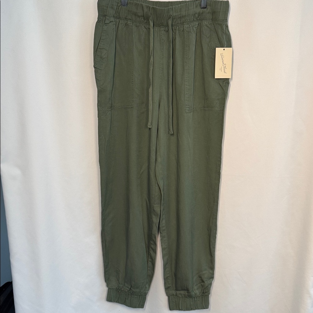 ❤️3/$30 Universal Thread Women’s Light Weight Olive Jogger Pants NEW